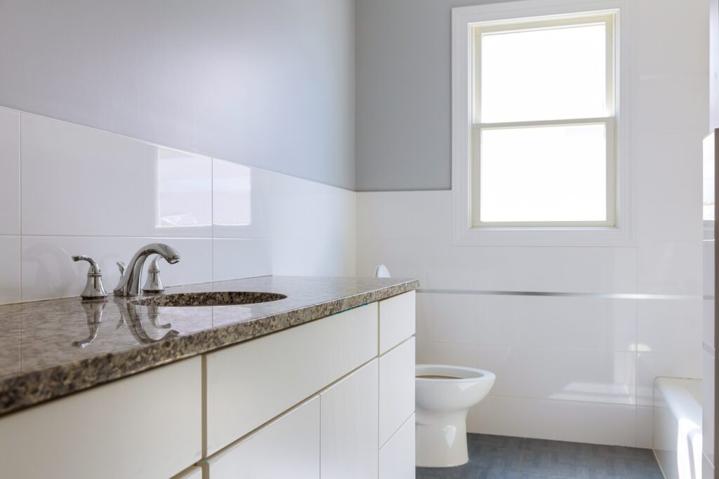 Wilgoc po zalaniu Sprawdz jak hydraulik moze pomoc w osuszaniu budynkow i lokalizacji wyciekow